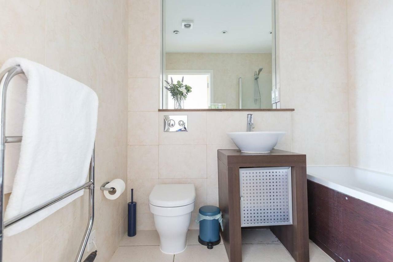 Modern 1 Bedroom Apartment In E1 With Great Views London Exterior foto