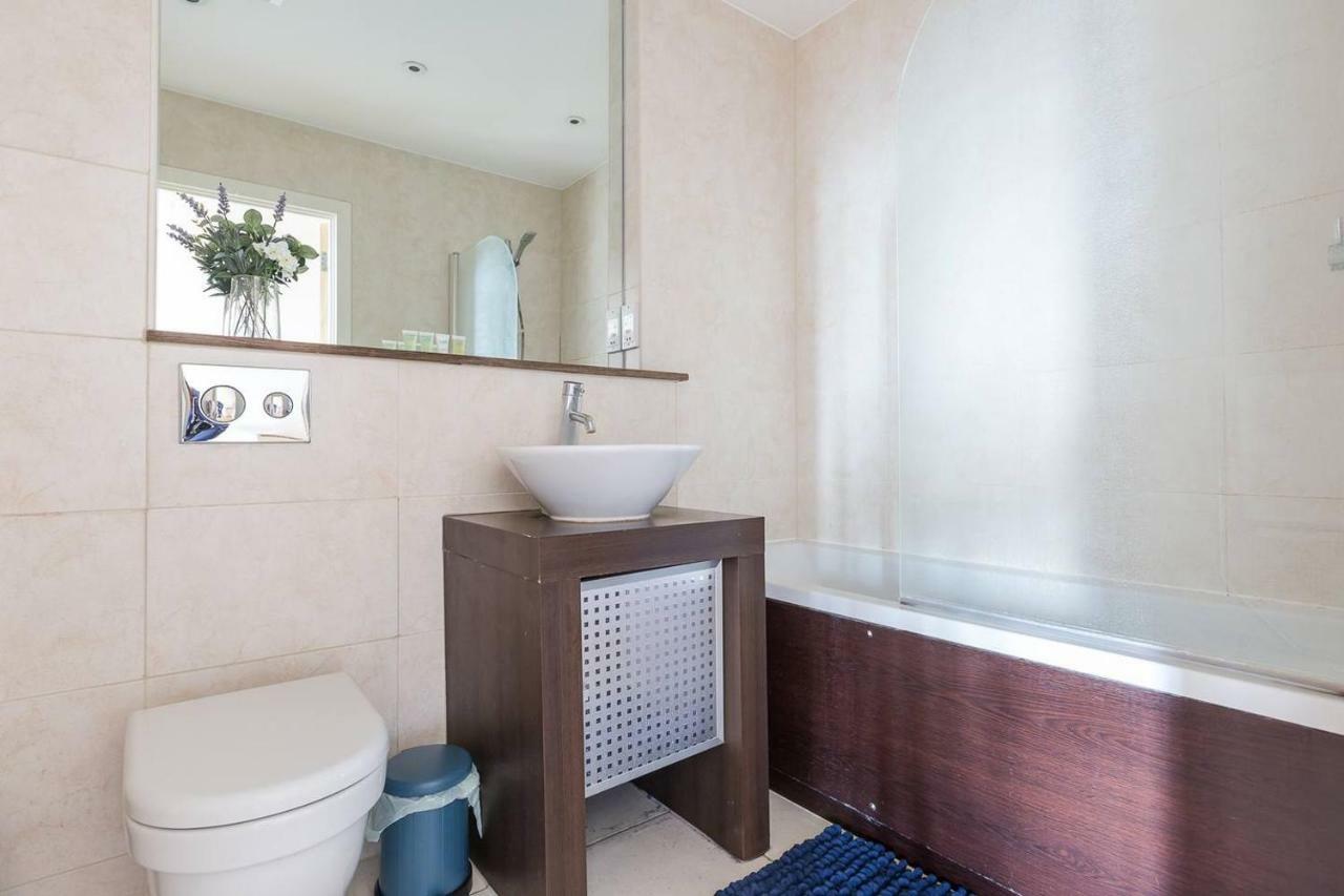 Modern 1 Bedroom Apartment In E1 With Great Views London Exterior foto